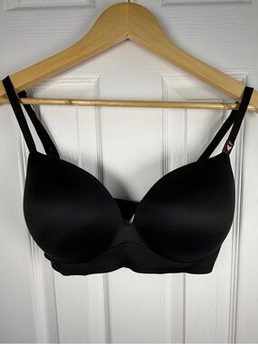 Victoria’s Secret Incredible Bra 36D Black Padded Wireless Smooth Seamless